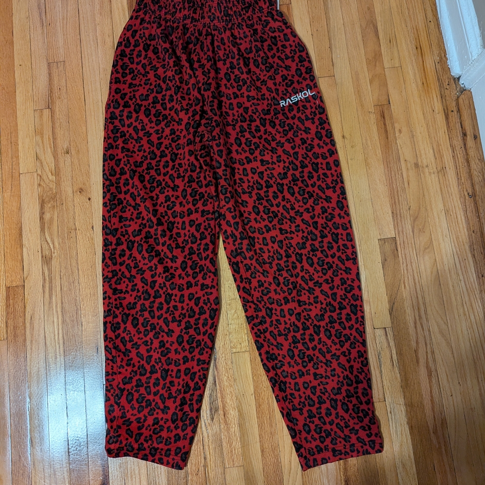 Raskol Dump Covers Red Leopard